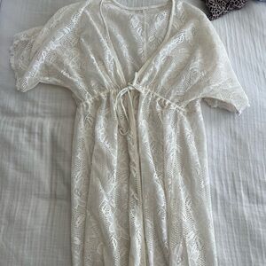 Elegant Lace Cover-Up (vintage)